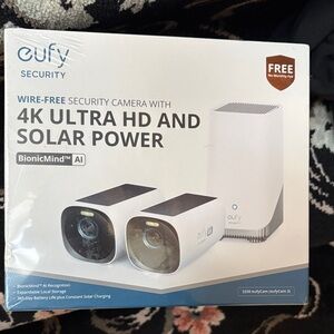 eufy Security 4K Ultra HD Wire-Free Security Camera with Solar Power - White